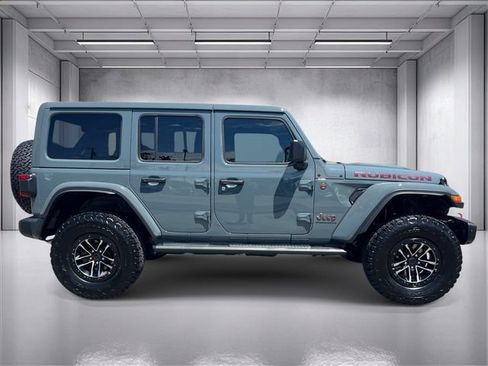 Used 2024 Jeep Wrangler Unlimited Rubicon AWD/4WD image 2