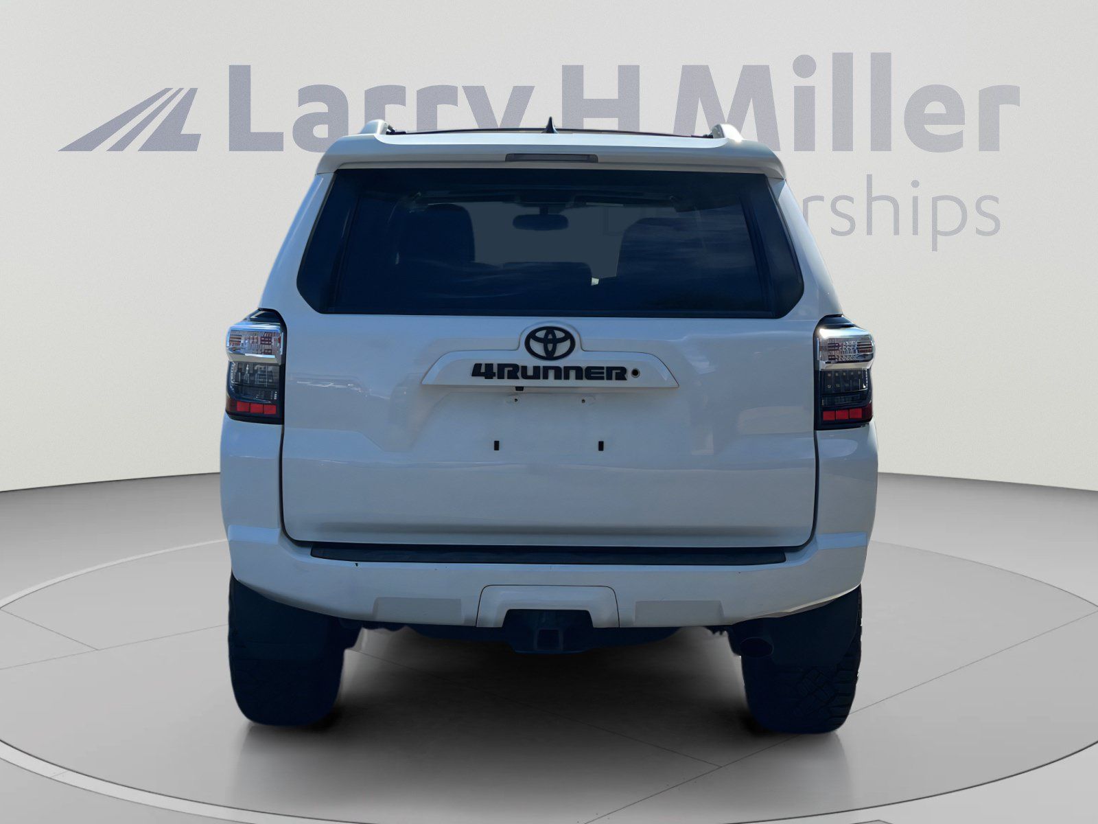 Used 2018 Toyota 4Runner SR5 Premium AWD/4WD image 4