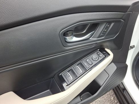 Used 2024 Honda Accord Touring image 12