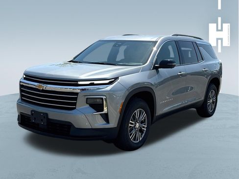 Used 2026 Chevrolet Traverse LT w/ Driver Confidence Package FWD image 3