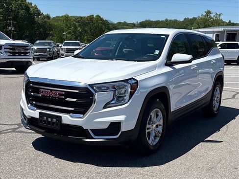 Used 2024 GMC Terrain SLE AWD/4WD image 4
