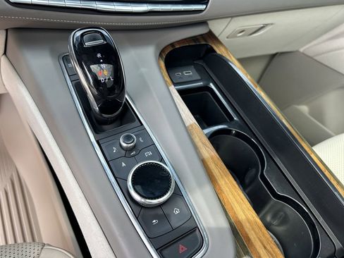 Used 2021 Cadillac Escalade Premium Luxury Platinum image 28