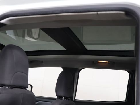 Used 2018 Jeep Renegade Altitude FWD image 13