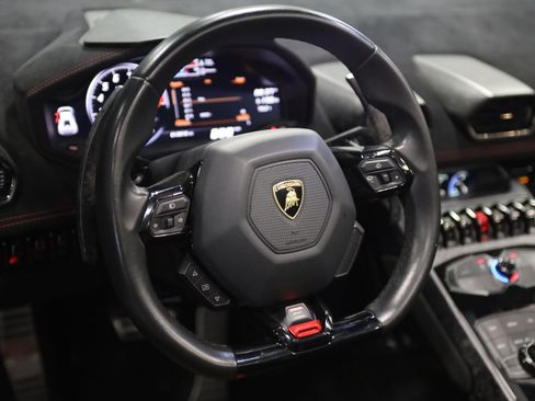 Used 2019 Lamborghini Huracan Performante AWD/4WD image 22