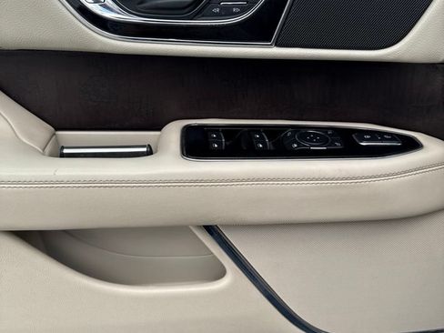Used 2018 Lincoln Navigator Select w/ Technology Package RWD image 9