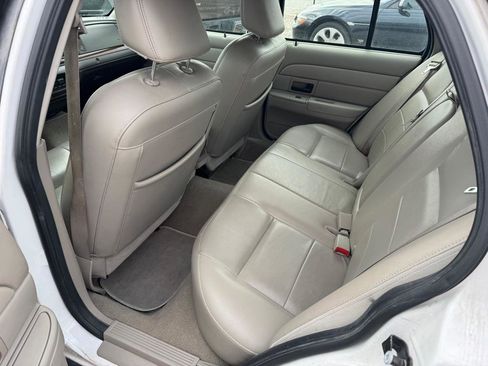 Used 2006 Ford Crown Victoria LX image 6