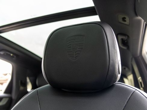 Certified 2025 Porsche Cayenne image 27