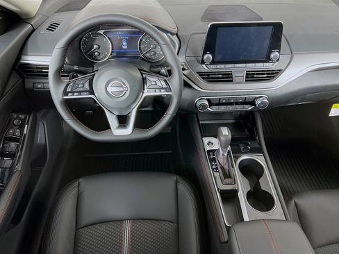 New 2025 Nissan Altima 2.5 SR image 18