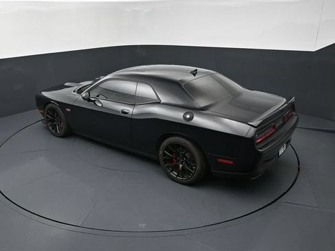 Used 2015 Dodge Challenger SRT w/ Technology Group RWD image 16