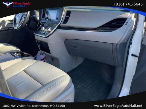 Used 2015 Toyota Sienna XLE FWD image 8