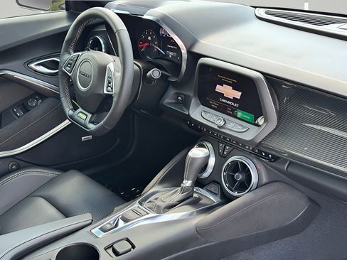 Used 2020 Chevrolet Camaro SS RWD image 6