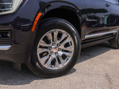 Used 2025 GMC Yukon Denali w/ Sun & Power Step Package AWD/4WD image 4