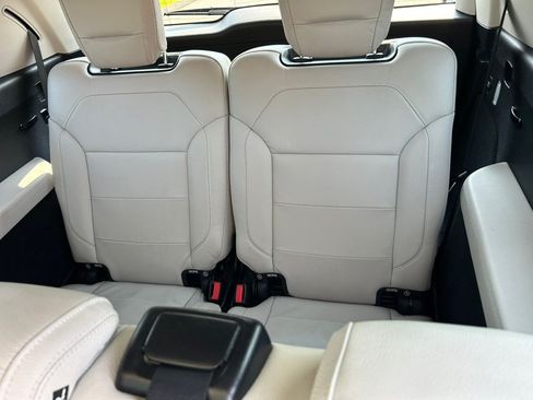 Used 2017 Mercedes-Benz GLS 550 4MATIC image 22