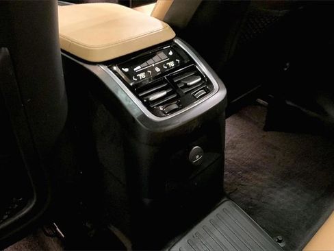 Certified 2024 Volvo XC90 T8 Ultimate w/ Protection Package Premier image 34