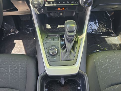 Certified 2025 Toyota RAV4 XLE AWD/4WD image 17