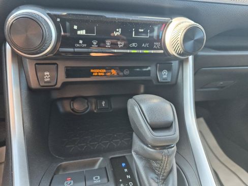 Used 2022 Toyota RAV4 LE AWD/4WD image 20