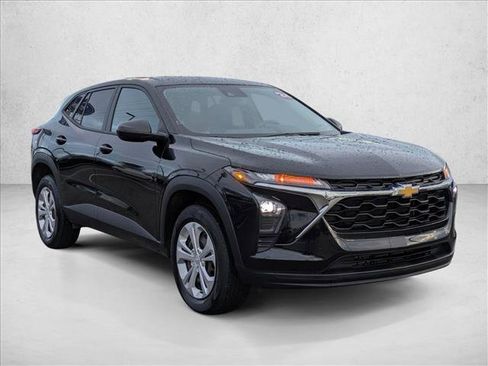 Used 2024 Chevrolet Trax LS image 3