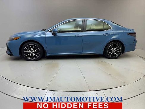 Used 2023 Toyota Camry SE image 2