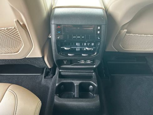 Used 2021 Jeep Grand Cherokee L Limited AWD/4WD image 10