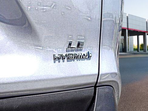 Used 2023 Toyota RAV4 LE AWD/4WD image 7