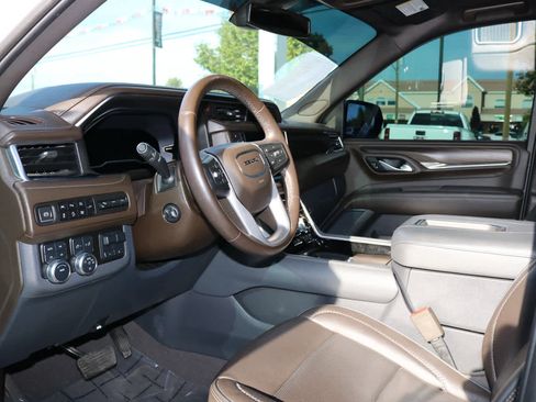 Used 2022 GMC Yukon XL Denali AWD/4WD image 7