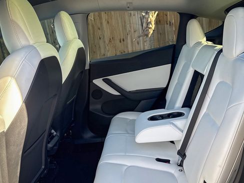 Used 2021 Tesla Model Y Long Range image 33