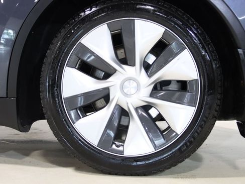 Used 2022 Tesla Model Y Long Range AWD/4WD image 68