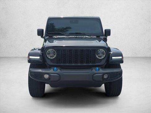 Used 2024 Jeep Wrangler Unlimited w/ LED Headlamp & Fog Lamp Group AWD/4WD image 2