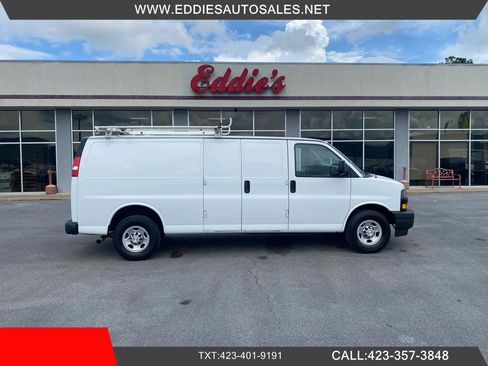 Used 2018 Chevrolet Express 2500 Extended RWD image 1