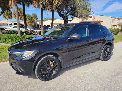 Used 2019 Alfa Romeo Stelvio Sprint w/ Nero Edizione AWD/4WD image 4
