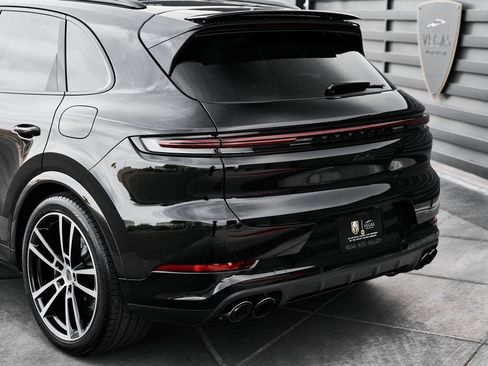 Used 2026 Porsche Cayenne Turbo AWD/4WD image 10