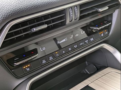 New 2025 MAZDA CX-70 Plug-In Hybrid w/ Premium Pkg image 19