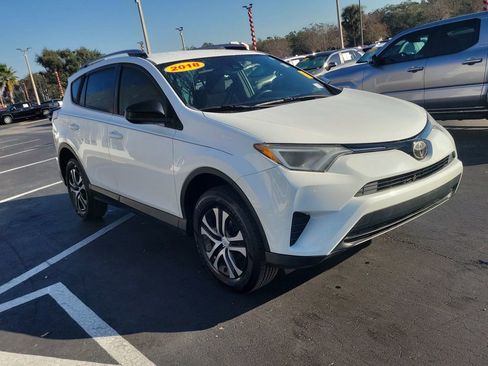 Used 2018 Toyota RAV4 LE image 2