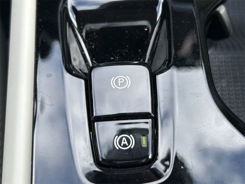 Used 2025 Volvo XC40 B5 Ultra w/ Protection Package image 15