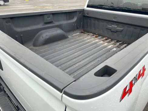 Certified 2019 Chevrolet Silverado 1500 LD LT AWD/4WD image 21