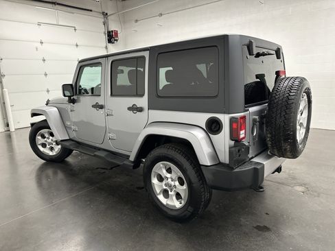 Used 2014 Jeep Wrangler Unlimited Sahara w/ Connectivity Group AWD/4WD image 5
