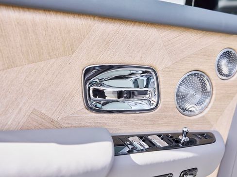 Used 2025 Rolls-Royce Phantom Sedan RWD image 38