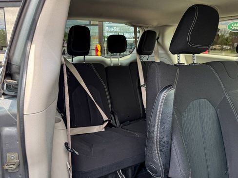 Used 2020 Chrysler Voyager L FWD image 14