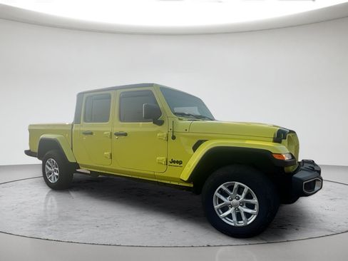 Used 2023 Jeep Gladiator Sport AWD/4WD image 6