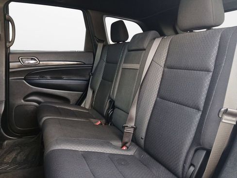 Used 2019 Jeep Grand Cherokee Laredo AWD/4WD image 22
