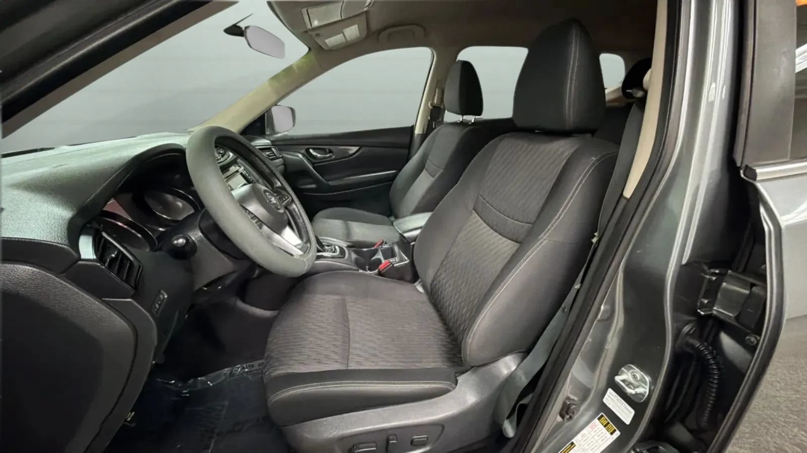 Used 2018 Nissan Rogue SV AWD/4WD image 19