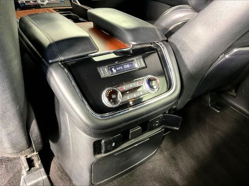 Used 2019 Lincoln Navigator L Select AWD/4WD image 10