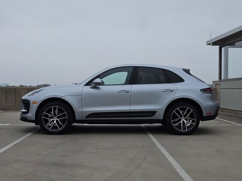 Certified 2025 Porsche Macan image 2