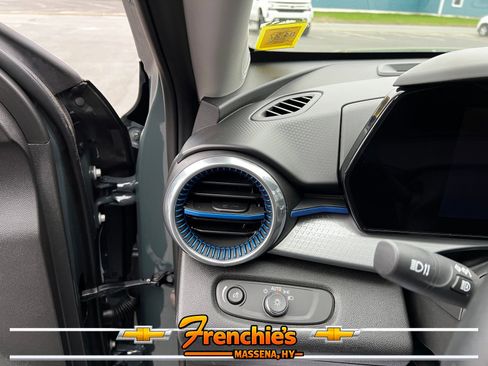 Used 2025 Chevrolet Trax LT w/ LT Convenience Package FWD image 10