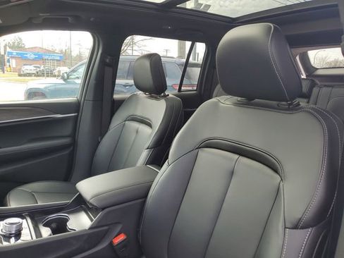 New 2026 Jeep Grand Cherokee Limited w/ Limited Altitude Package AWD/4WD image 10