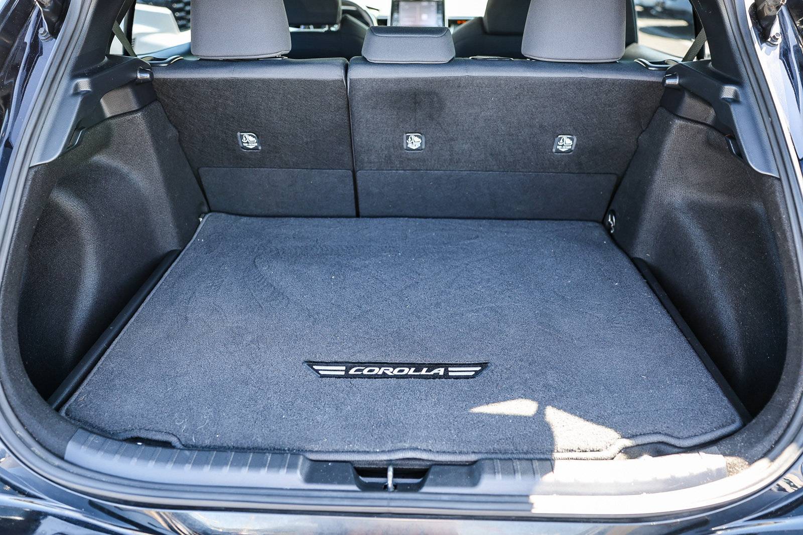 Used 2022 Toyota Corolla SE w/ Carpet Mat Package (TMS) FWD image 25