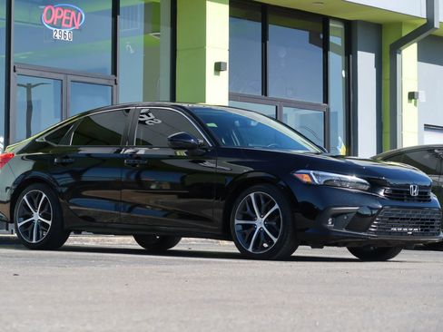 Used 2022 Honda Civic Touring image 6