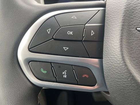 Used 2022 Chrysler Pacifica Touring-L image 19