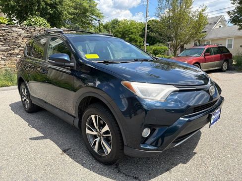 Used 2018 Toyota RAV4 XLE FWD image 8