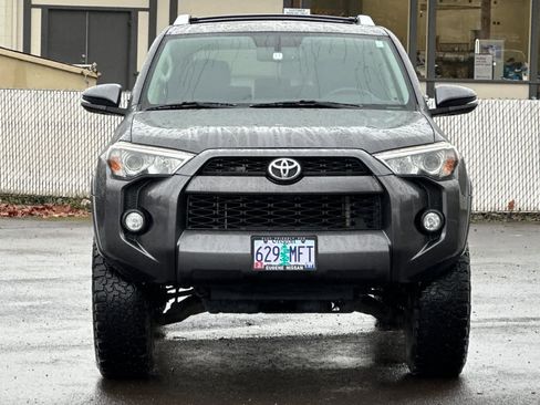 Used 2017 Toyota 4Runner SR5 Premium image 10